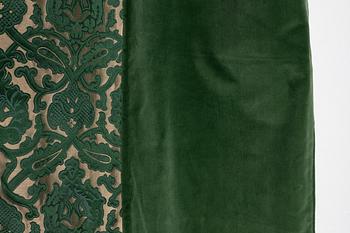 Gardiner, ett par, grön mönstrad sammet.