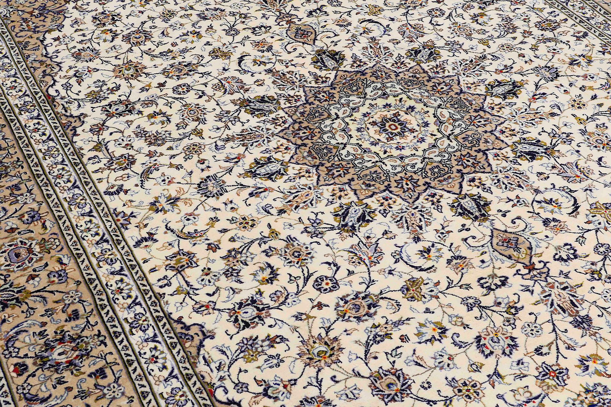 A Keshan carpet, approx. 354 x 254 cm.