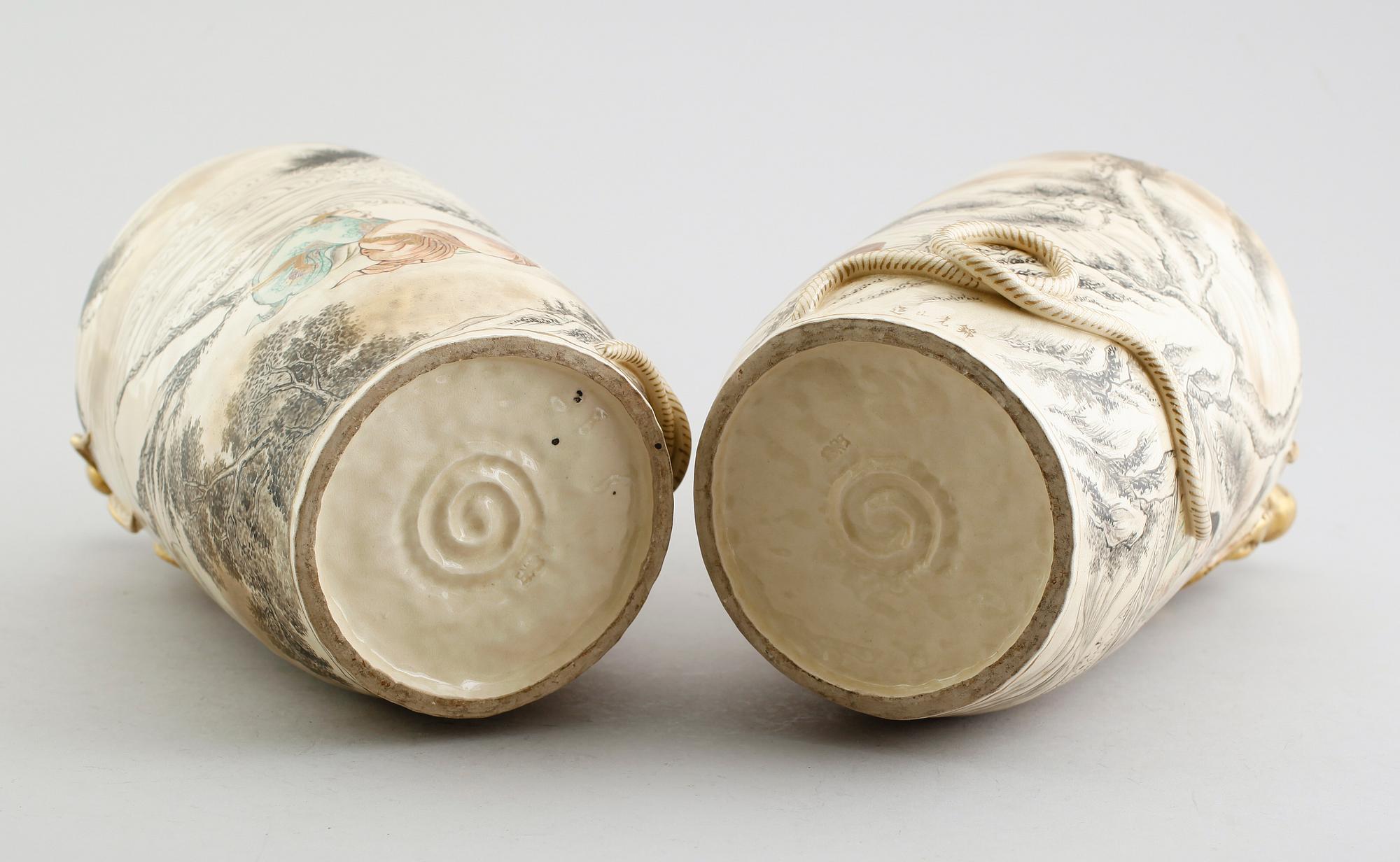 VASER, 1 par, porslin, Japan, Satsuma, 1900-talets första hälft.