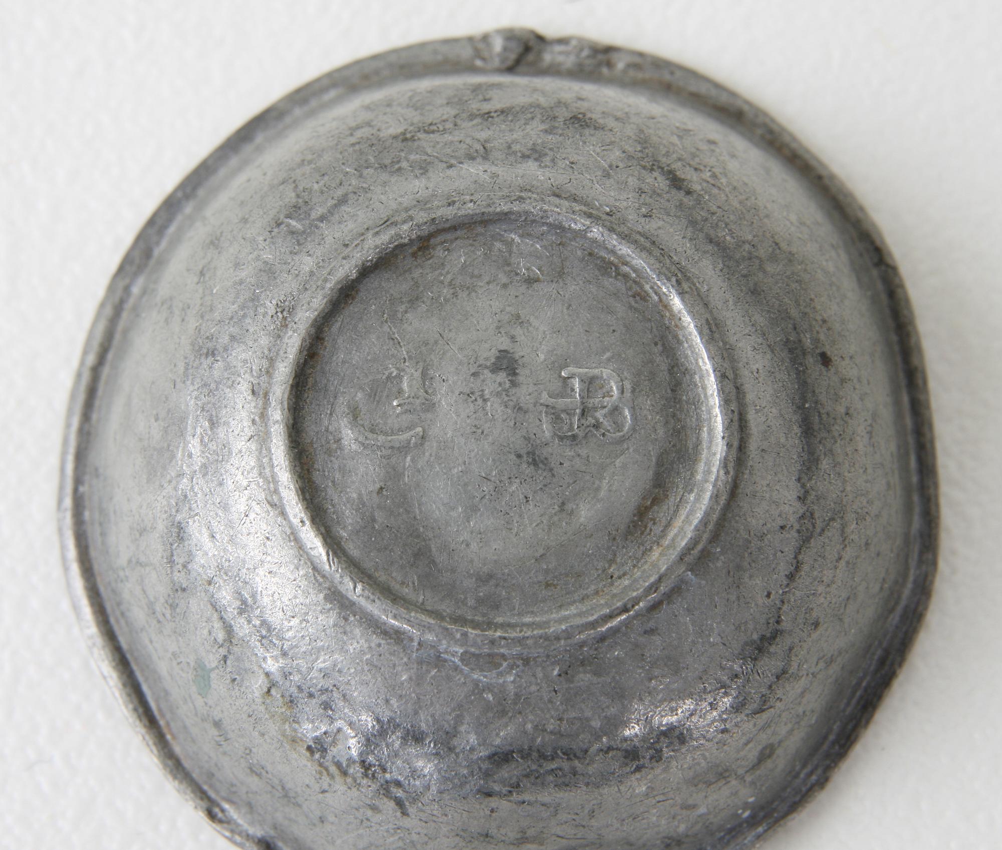 FAT, 2 st och TUMLARE, tenn, bl a Kristianstad 1800-tal och Kalmar 1700-tal.