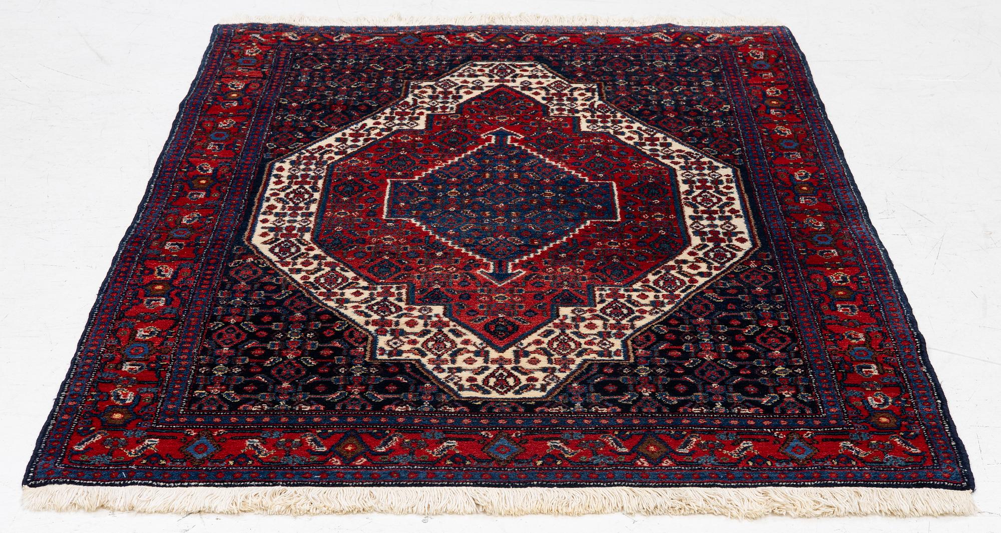 A Senneh rug, c. 160 x 117 cm.