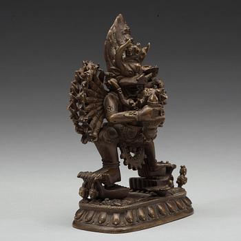 A bronze figure of Yamantaka, Tibet, tidigt 1900-tal.