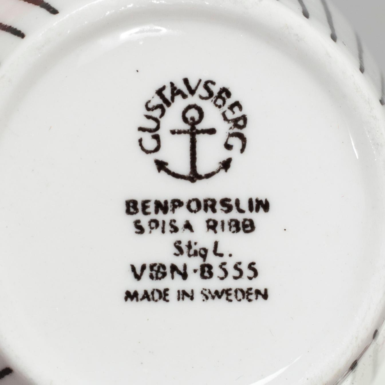 Stig Lindberg, astiaston osia, noin 65 osaa, "Spisa Ribb". Gustavsberg.
