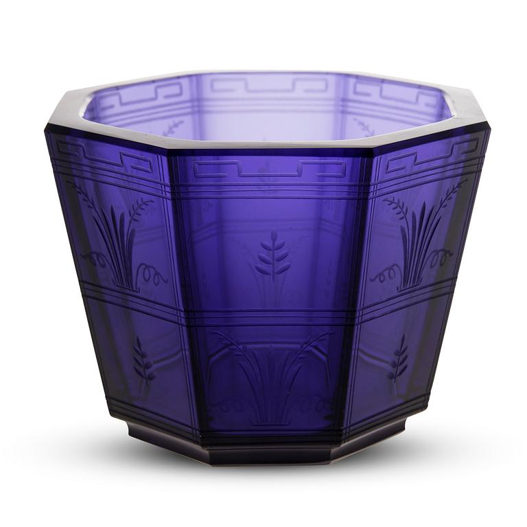 Göran Hongell, GÖRAN HONGELL, A 1930s cut glass bowl by Karhula.