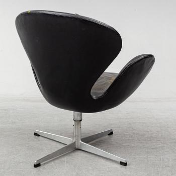 ARNE JACOBSEN, A 'Swan' chair for Fritz Hansen, Denmark.