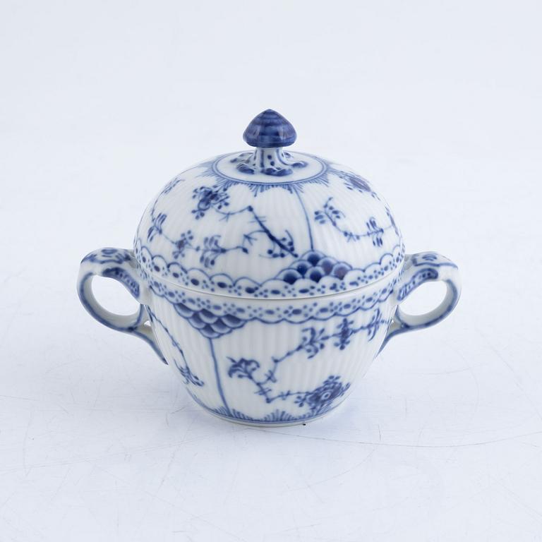 Royal Copenhagen, coffee and tea service, porcelain, "Musselmalet", half-lace, 38 pieces. Denmark.