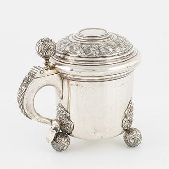 A silver tankard. 1902.