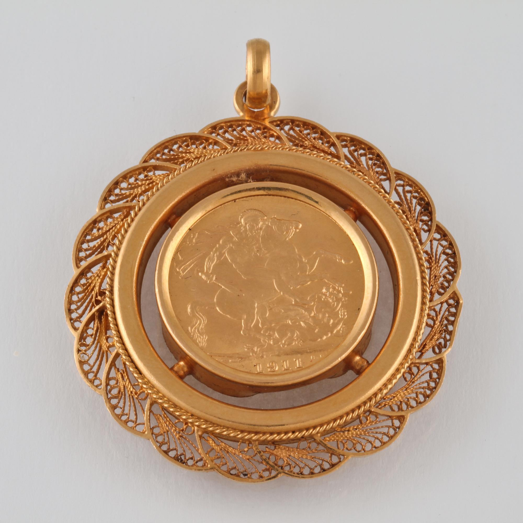 GULDMYNT, half souvereign, infattat i 18K guld. Vikt 18,4 gram.