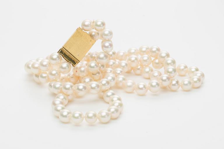 PÄRLCOLLIER, två-radigt, odlade saltvattenspärlor med lås i 14K guld.