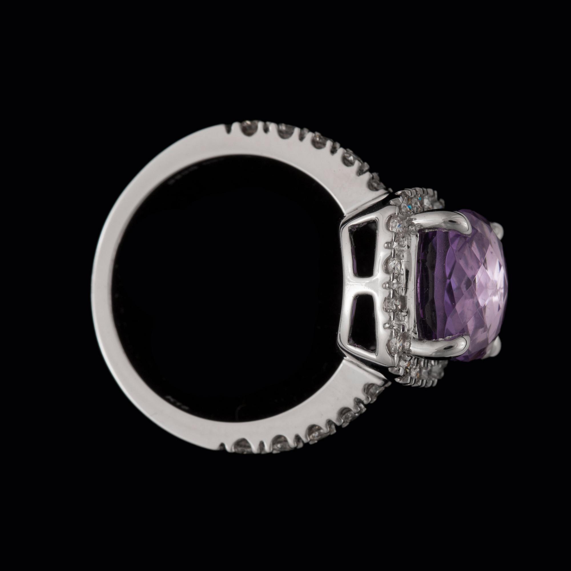 RING med ametist 4.50 ct samt diamanter totalt 0.55 ct.