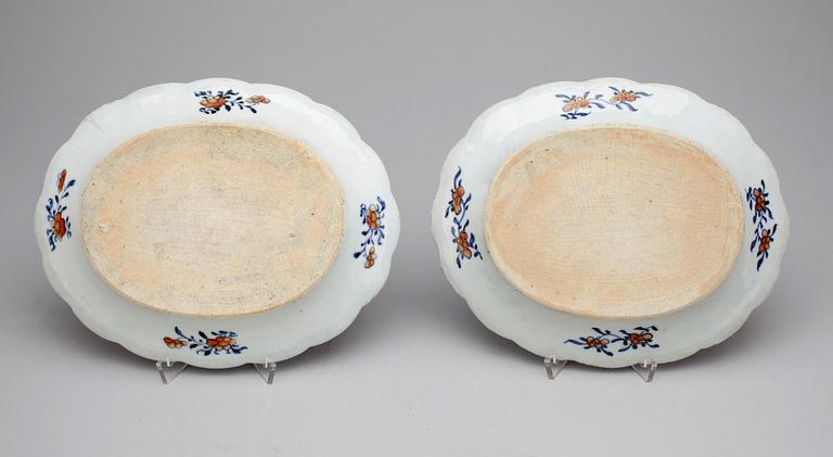 STEKFAT, två stycken, kompaniporslin. Qing dynastin, Qianlong (1736-95).