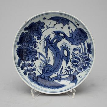 A set of eight dishes, Ming dynasty, 17th Century, with Xuande six character mark.