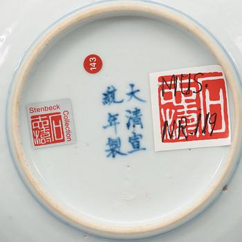 FAT, ett par, porslin, Qingdynastin,  med Xuantongs märke och period (1909-11).