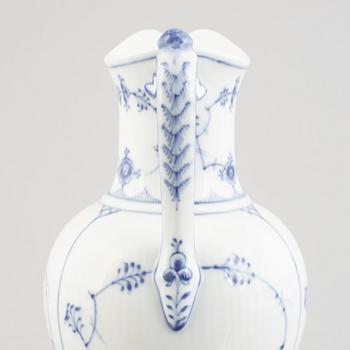 A 'Blue Fluted Half Lace' / 'Musselmalet' porcelain chocolate pot, Royal Copenhagen, model 482, post 1923.