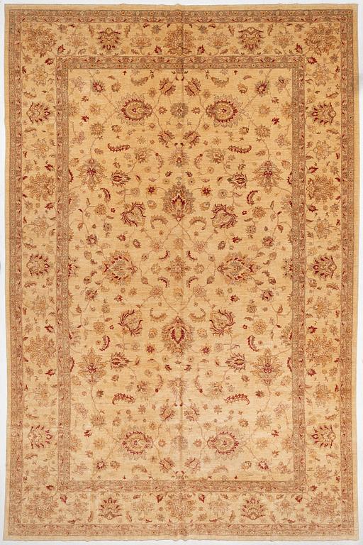 A Peshawar/Lahore carpet, ca 602 x 397 cm.