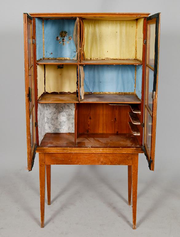 DOCKSKÅP SAMT DOCKMÖBLER, tidigt 1900-tal.