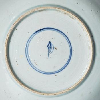 A pair of famille verte dishes, Qing dynasty, Kangxi (1662-1722).