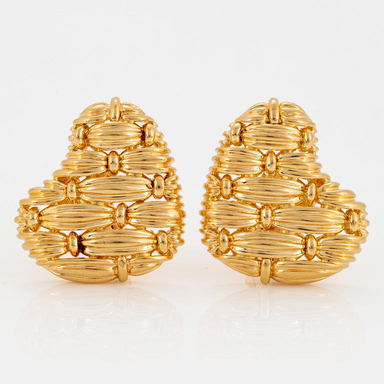 A pair of 18K gold Tiffany earrings.