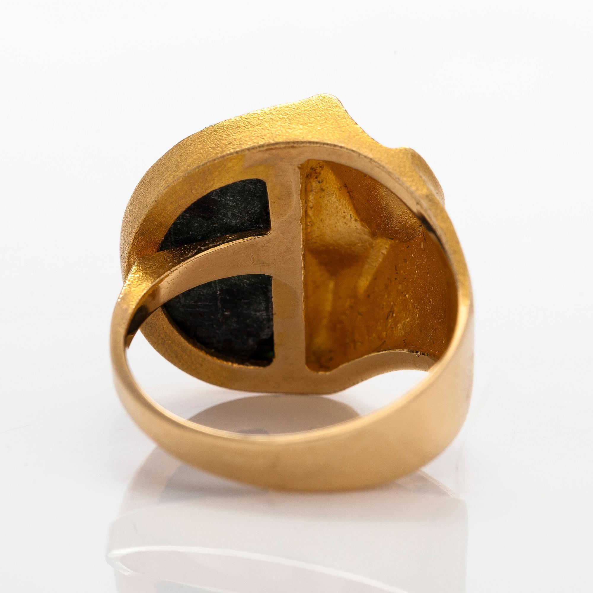 Björn Weckström, an 18K gold ring 'Quebec' with a ca 0.05 ct diamond and a zoisite for Lapponia 1976.