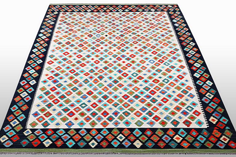 Matta kelim, ca 288 x 211 cm.