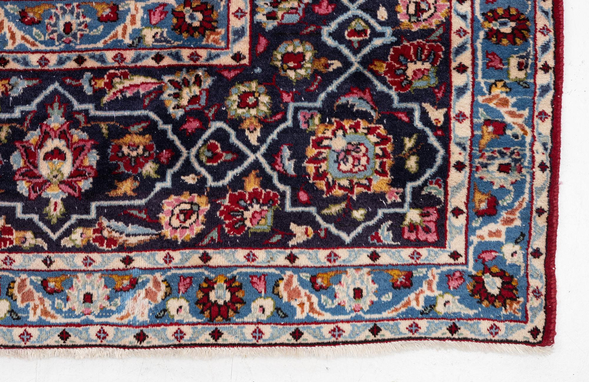 An oriental carpet, a. 419 x 295 cm.