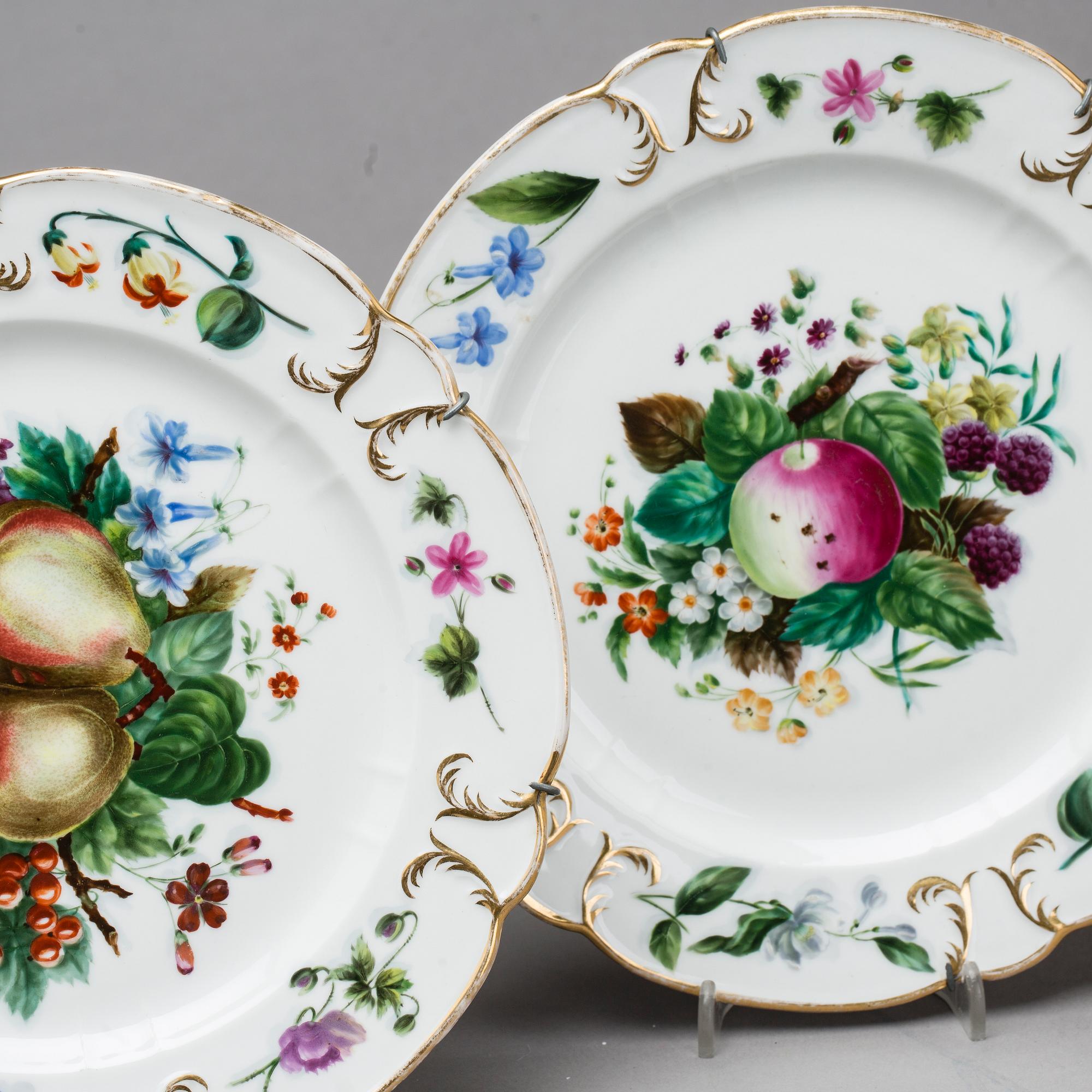 A set of three porcelain Gardner plates, mid 1800'.