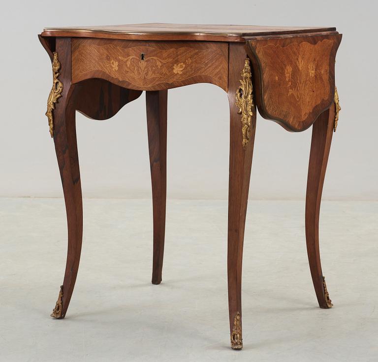 KLAFFBORD, Louis XVI-stil, 1900-talets första hälft.