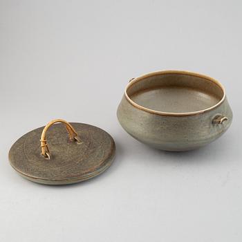 Carl-Harry Stålhane, a lidded stoneware bowl, Rörstrand, 1959.