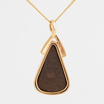 HÄNGE, 18K guld, opal och små briljantslipade diamanter.