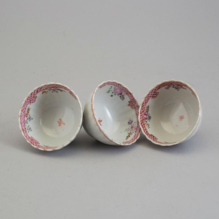 Five famille rose export porcelain cups and two dishes, Qing dynasty, 18th century.