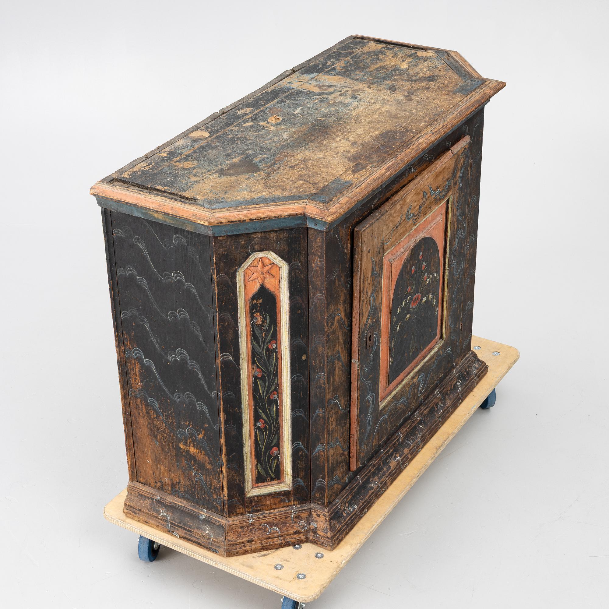A Swedish folk art cupboard from Hälsingland, early 19th century.