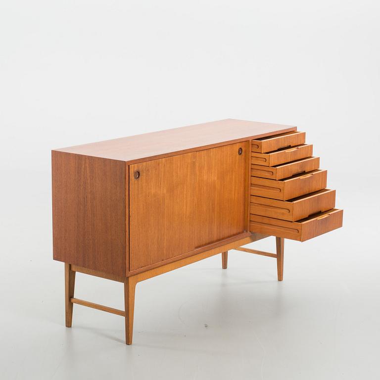 SIDEBOARD, teak. 1900-TALETS MITT.