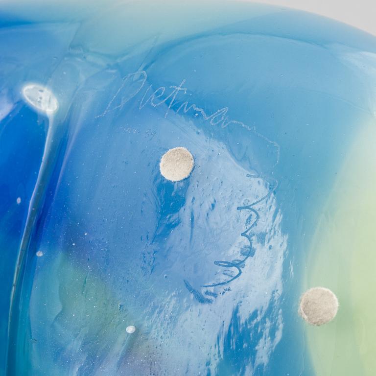 Erik Dietman, a glass sculpture/vase, Cirva 1989.