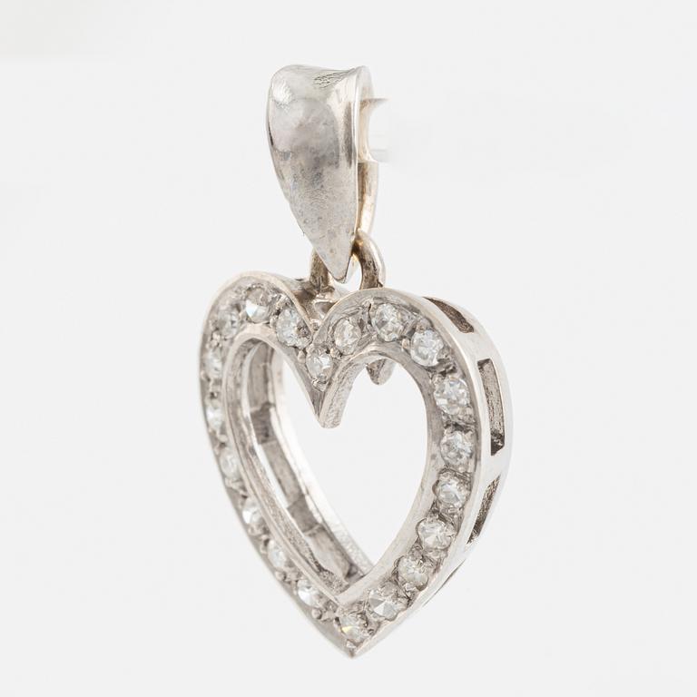 Hänge i form av hjärta 18K vitguld med diamanter.