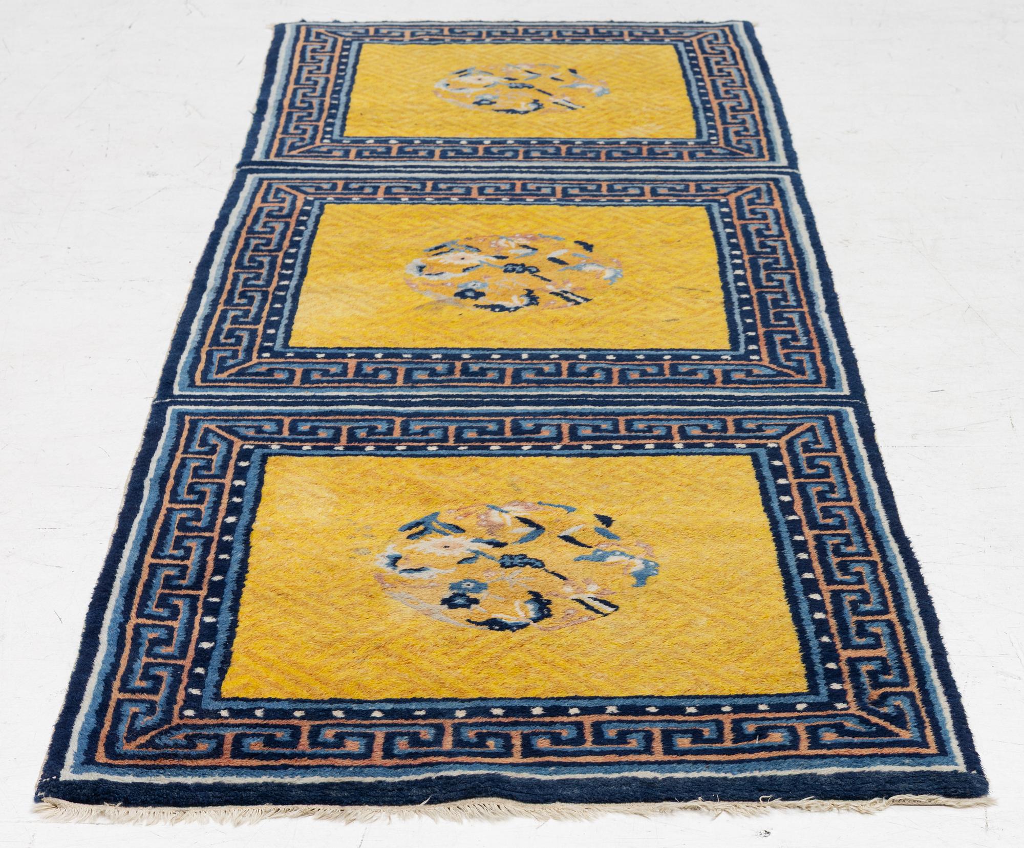 Matta, semiantik, Kina, ca 205 x 69 cm.