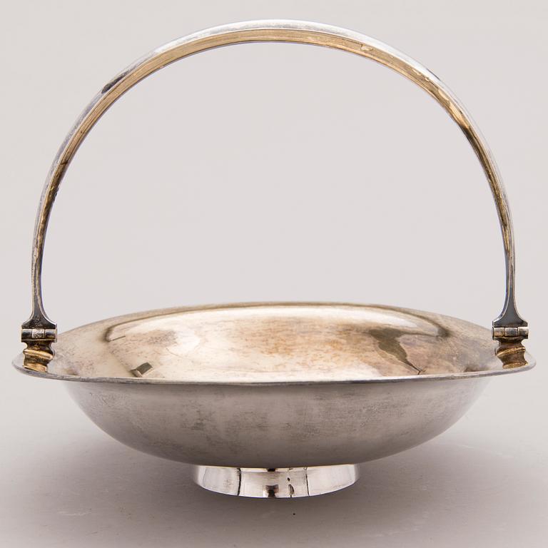 KARL JÄRVELÄINEN, BRÖDKORG, silver, S:t Petersburg 1865.