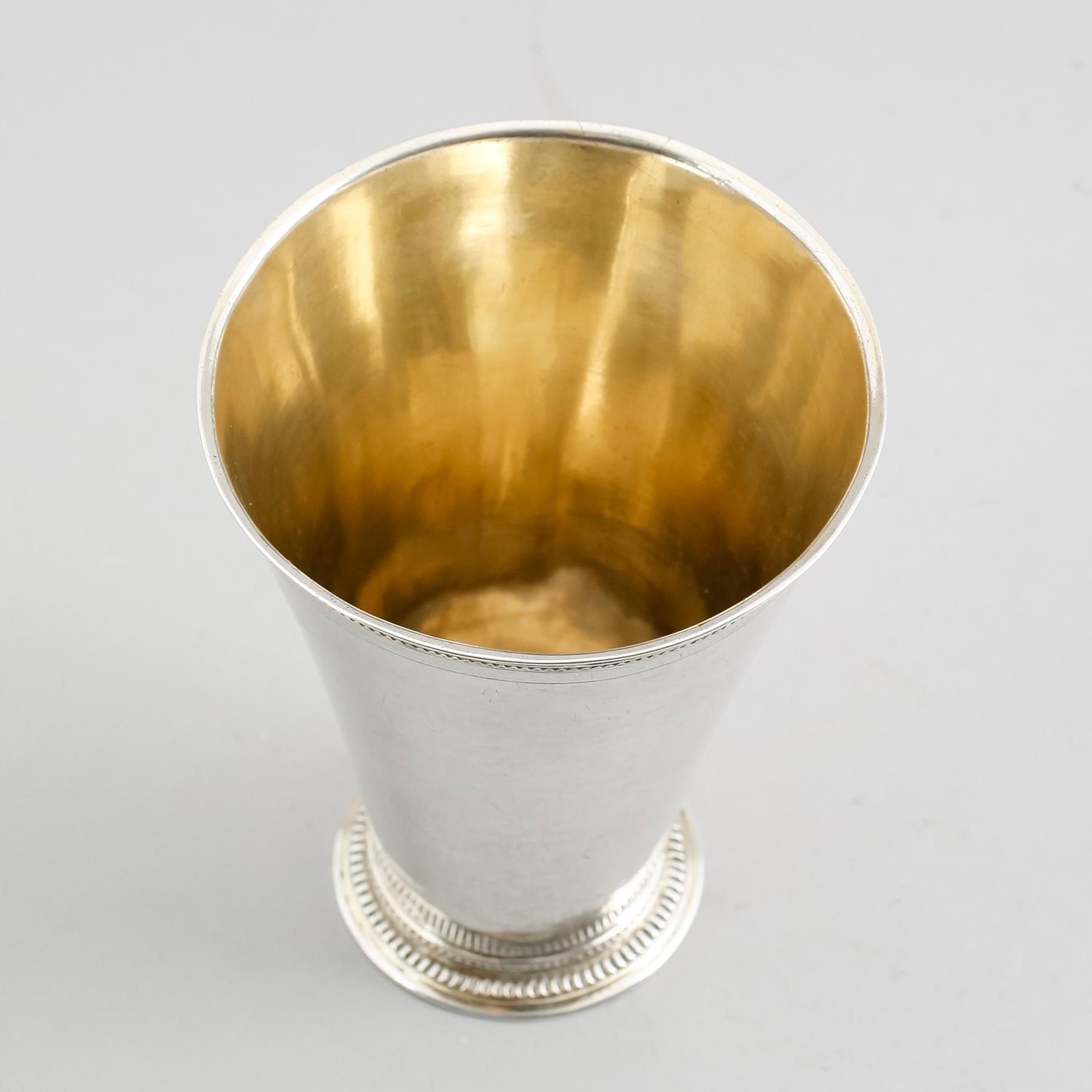 BÄGARE, silver, otydliga stämplar, 1700-tal. Vikt ca 194 gram.