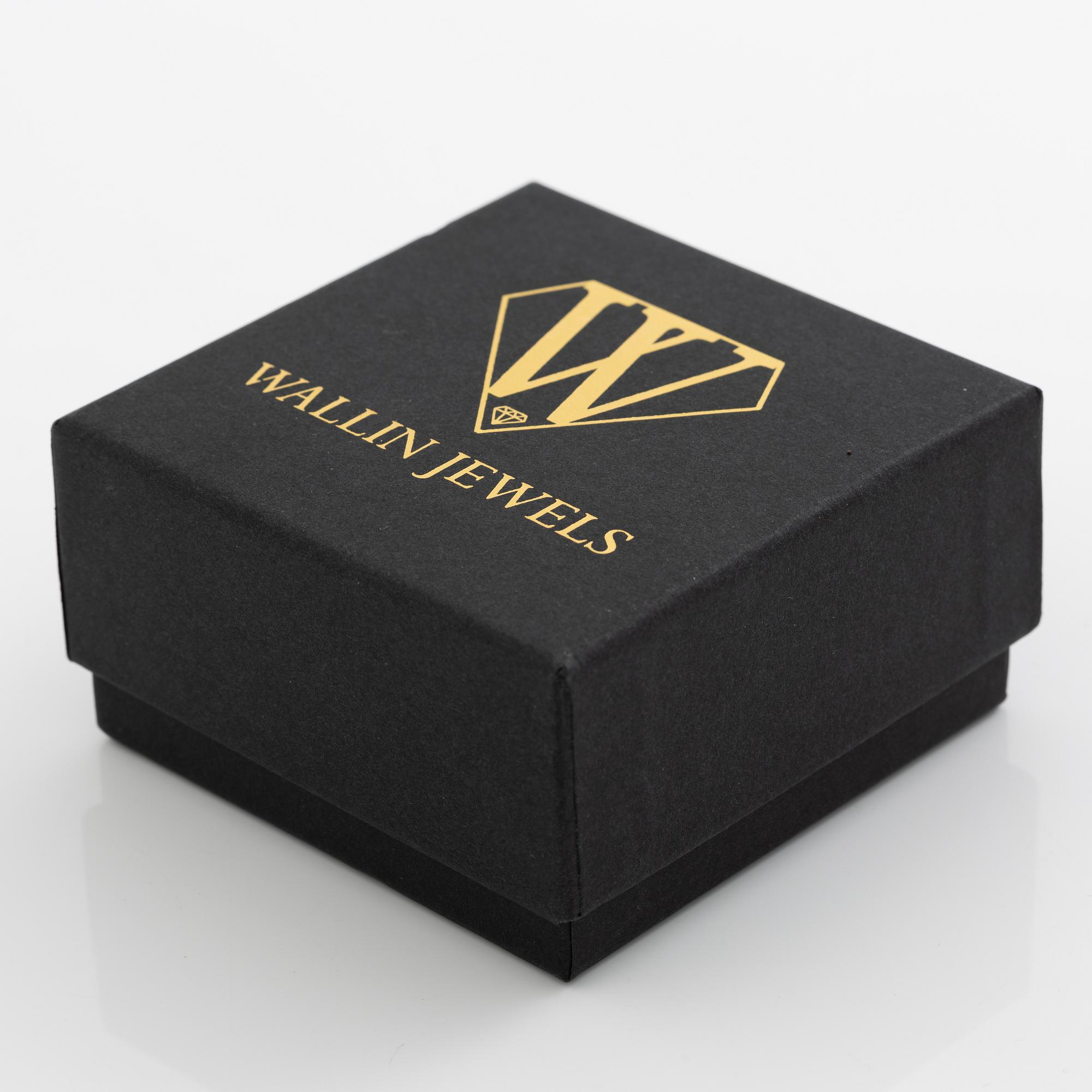 Earrings, a pair, 18K white gold with brilliant-cut diamonds totalling 0.60 ct.