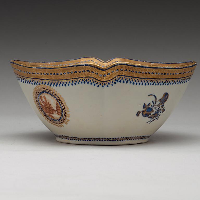 An enamelled export bowl, Qing dynasty, Jiaqing (1796-1820).