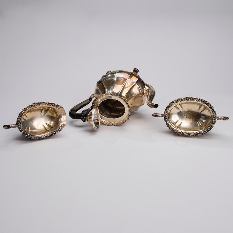 KAFFESERVIS, 3 delar, silver, Hopeakeskus, Tavastehus 1933 och 1957. Totalvikt 1136 g.