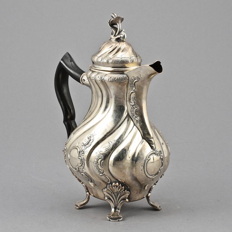 KAFFESERVIS, 3 delar, rokokostil, silver, Carl Gustaf Hallberg, Stockholm, 1950, vikt 1330.