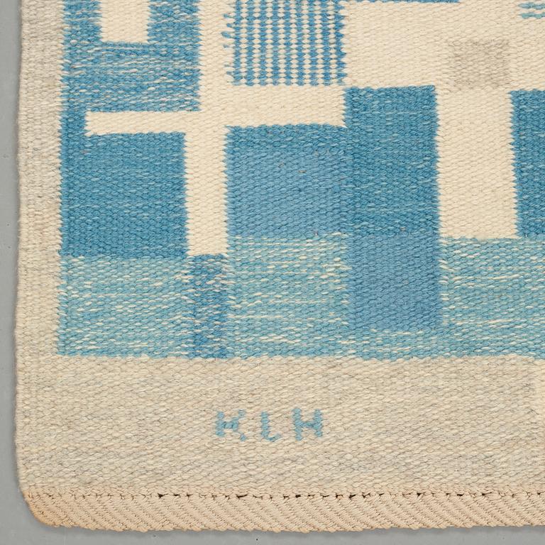 A CARPET, flat weave, ca 219 x 189 cm, signed KLH VN (Kristianstad läns hemslöjd, Veronica Nygren).