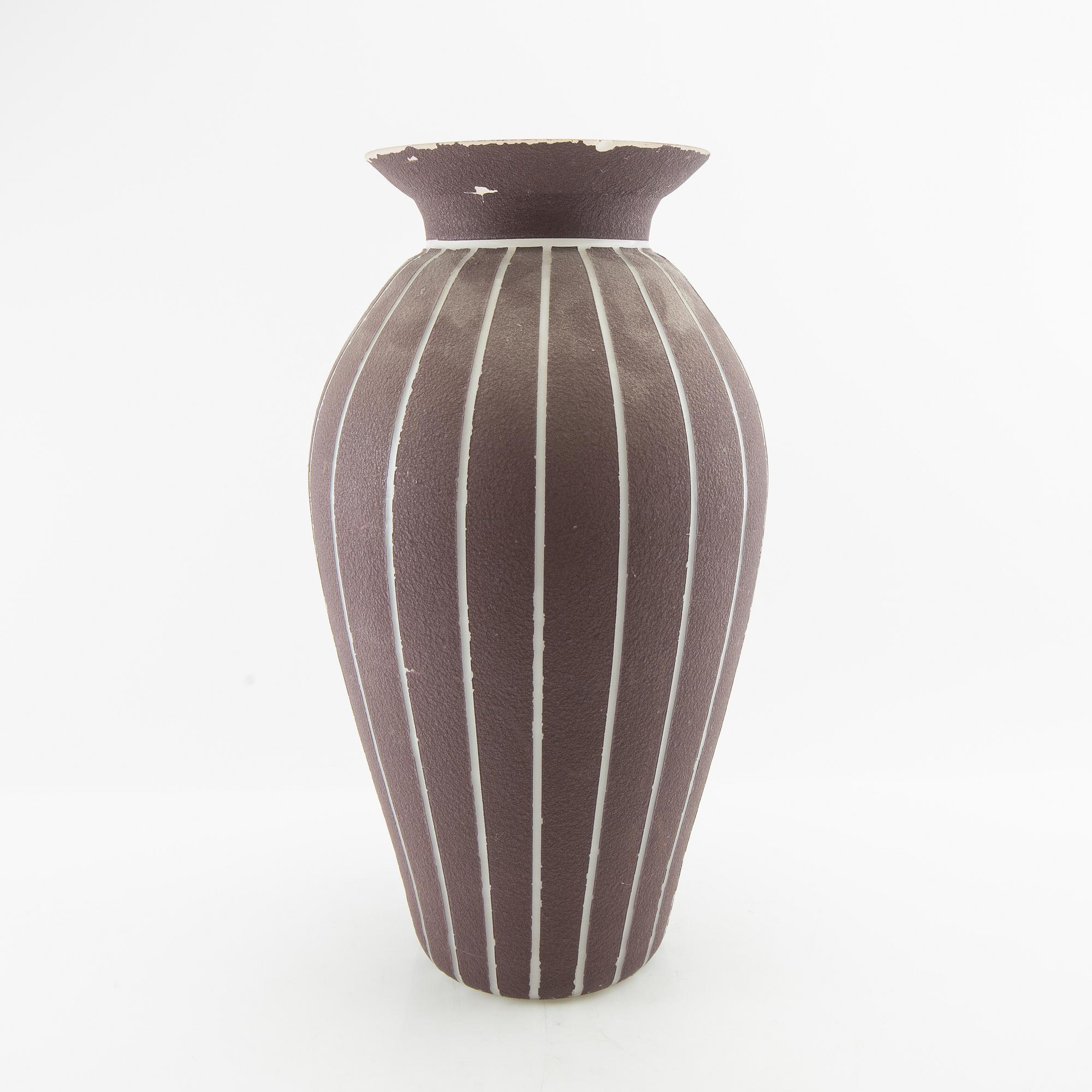 Paul Kedelv, floor vase Flygsfors mid-20th century glass.