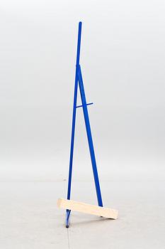 KLÄDHÄNGARE, Sigurdur Gustafsson, Källemo, formgiven 2001.