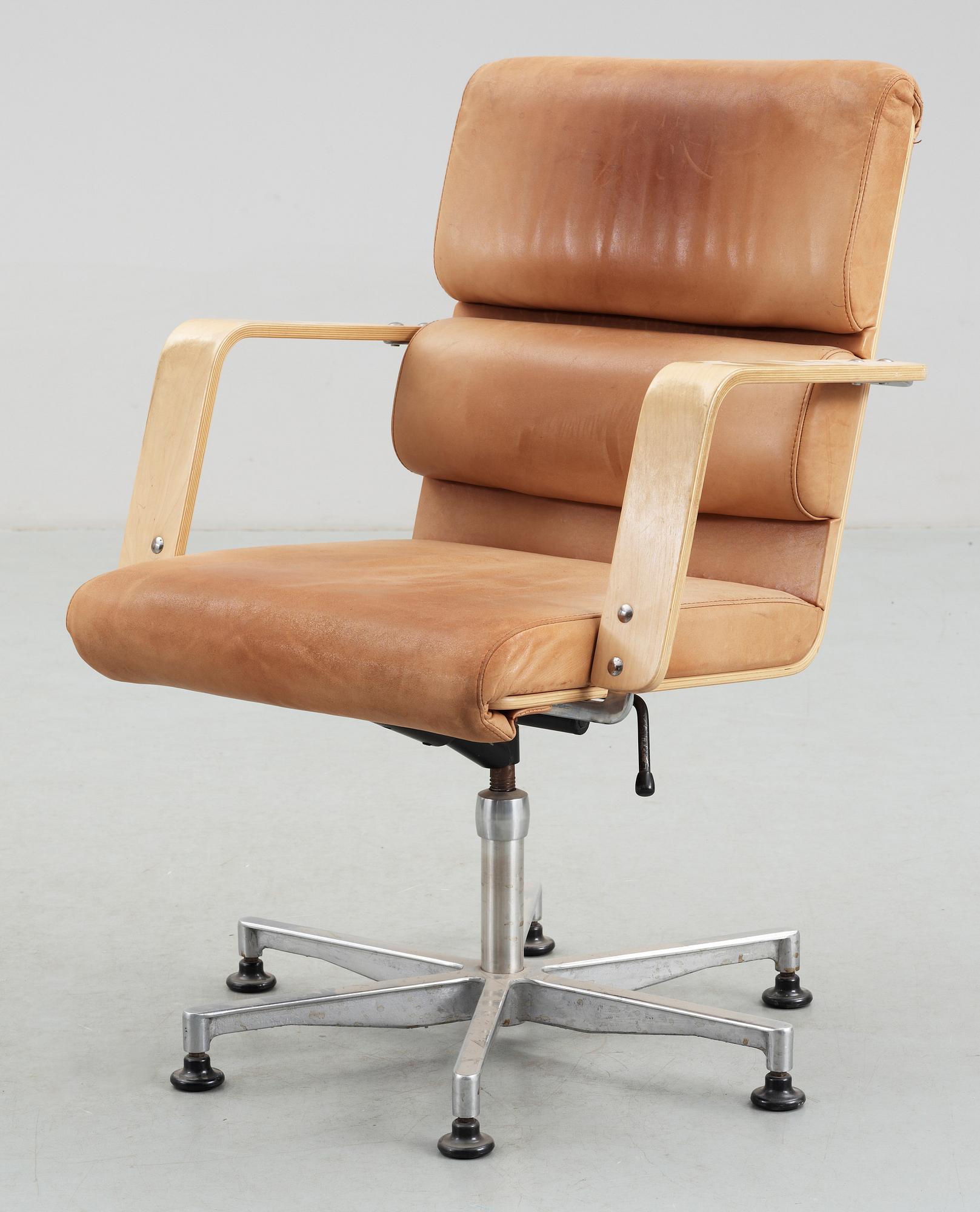 SKRIVBORDSSTOL, "Plaano" av Yrjö Kukkapuro för Avarte, Finland.