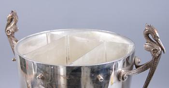 BRÄNNVINSCISTERN, nysilver, bär otydl stmpl, 1900-tal.