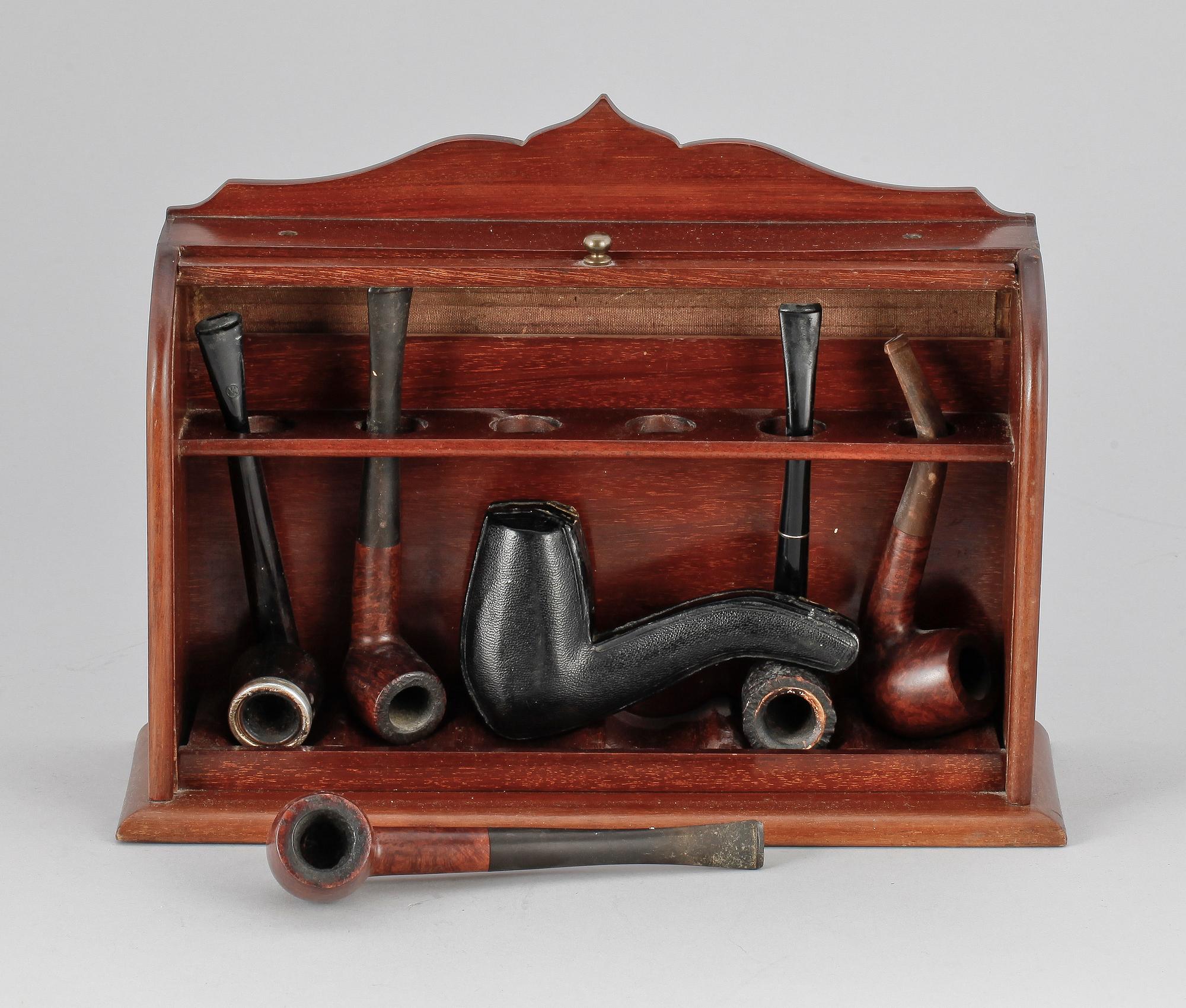 PIPSCHATULL MED PIPOR, brickmärkt Alfred Dunhill, London, tidigt 1900-tal.