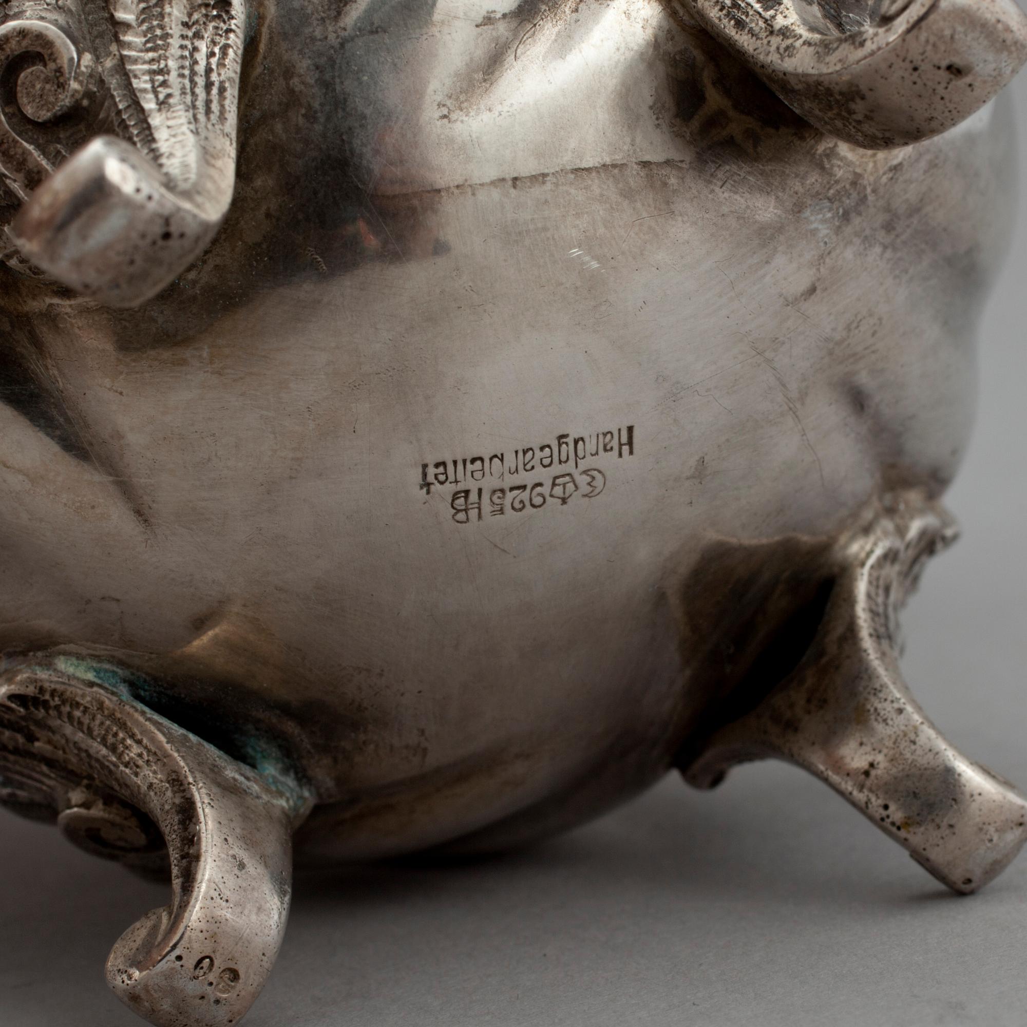 PARTI SILVER, 3 delar, bland annat sockerskrin av Jacob Ängman, GAB, Stockholm 1929. Vikt ca 558 gram.