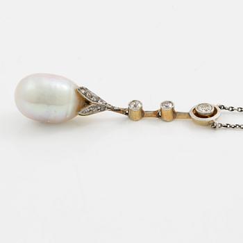 Collier 18K guld och silver med en pärla samt gammalslipade diamanter.