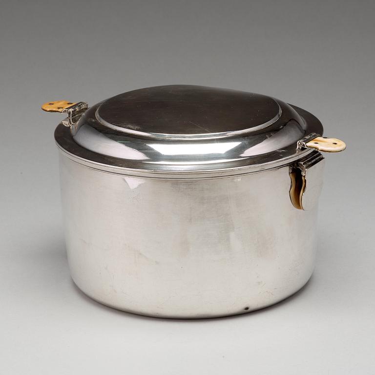 A Russian mid 19th century parcel-gilt silver saucepan and cover, mark of Henrik Hacklin, St Petersburg 1858.